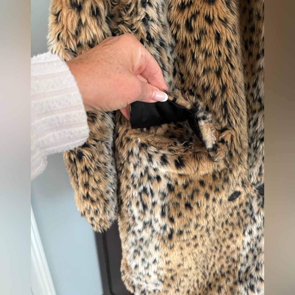 Brandy Melville Leopard Print Faux Fur Coat, One Size, Mid-Thigh Length - Picture 8 of 10